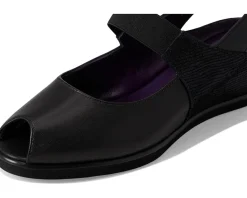 Vaneli Rayce Women's